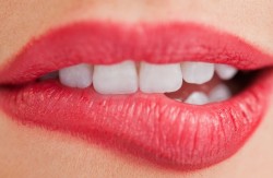 O lábio é uma zona extremamente erógena do corpo feminino